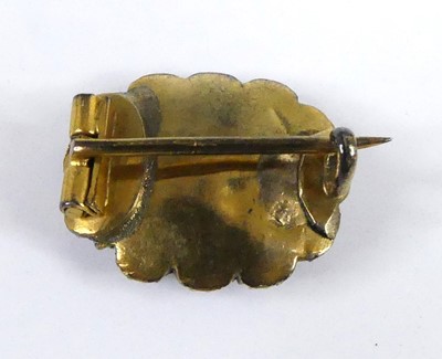 Lot 2529 - Three yellow and rose metal assorted mourning...