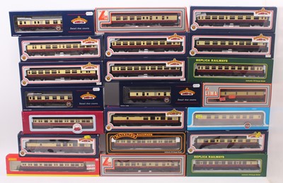 Lot 457 - One tray containing 21 00 gauge crimson and...
