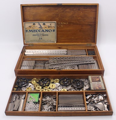 Lot 696 - Meccano Set No.6 (circa 1920's) with nickel...