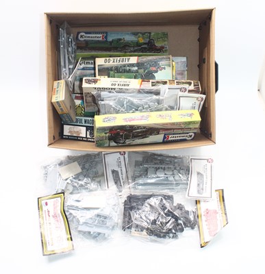 Lot 550 - One tray of mostly unstarted 00 gauge Airfix,...