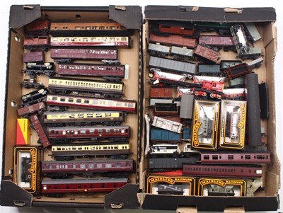 Lot 558 - Two trays of kit-built, commercially built,...