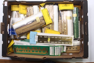 Lot 565 - One tray containing 12 Ian Kirk 00 gauge coach...