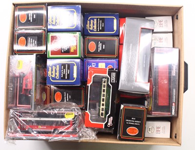 Lot 820 - One box containing 31 1:72 scale EFE and Corgi...