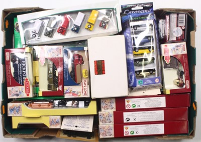 Lot 869 - One tray of mixed modern issue diecast to...