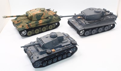 Lot 1971 - Three Hen Long 1:16 scale RC tanks to include...