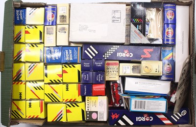 Lot 898 - One large tray containing modern issue diecast...