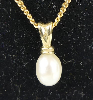 Lot 2616 - A modern 9ct gold cultured pearl set pendant...