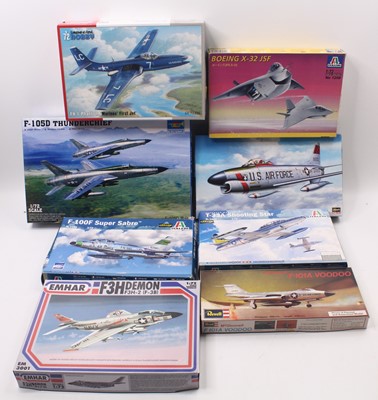 Lot 596 - A collection of Revell and similar plastic...