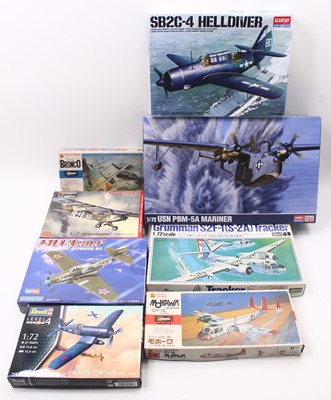 Lot 964 - Eight Revell or similar 1:72 scale plastic...