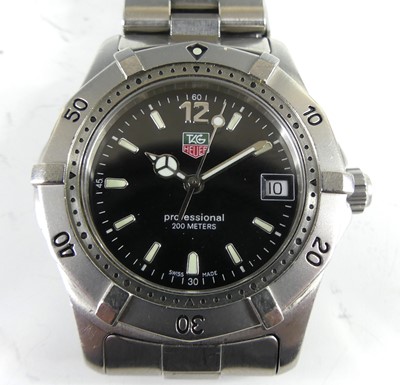 Lot 2658 - A Tag Heuer unisex professional steel cased...
