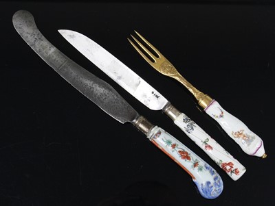 Lot 1065 - A Chinese export porcelain handled knife, Qing...