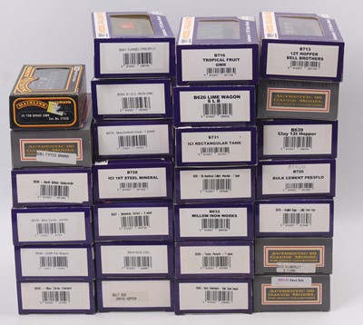 Lot 451 - One tray containing 27 00 gauge private owner...