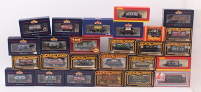 Lot 452 - One tray containing 26 00 gauge wagons, mostly...