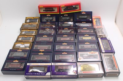 Lot 453 - One tray containing 36 00 gauge wagons, mostly...