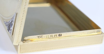 Lot 1232 - A George V 18 carat gold snuff-box, of hinged...