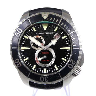 Lot 2766 - A Girard-Perregaux gent's stainless steel...