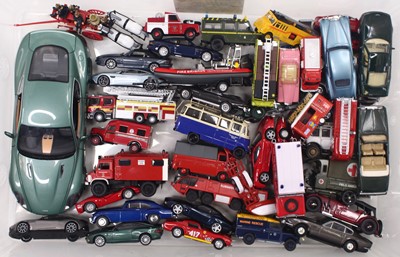 Lot 847 - One tray of mixed scale modern issue diecast...