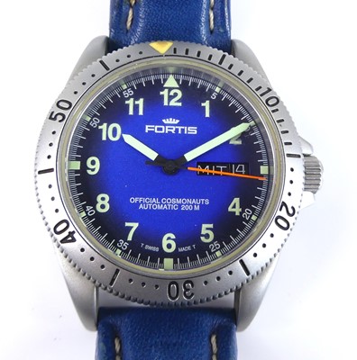 Lot 2779 - A Fortis Official Cosmonauts gent's stainless...