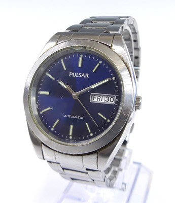 Lot 2791 - A Pulsar gent's steel cased automatic bracelet...