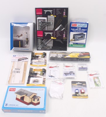 Lot 601 - One box of N gauge accessories and electronics...