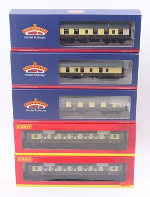 Lot 448 - Five Modern Hornby 00 gauge coaches to include...