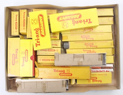 Lot 582 - A collection of Triang TT gauge to include...