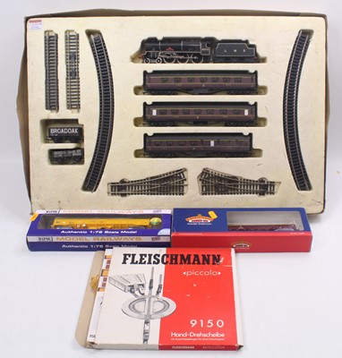 Lot 362 - Airfix Royal Scot set, comprising a Royal Scot...