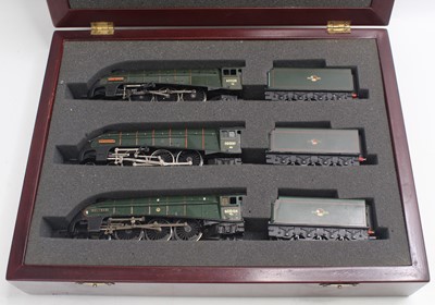 Lot 352 - A wooden cased Hornby Railways 3-piece limited...