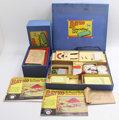 Lot 1993 - Bayko early post-war converting set group of...