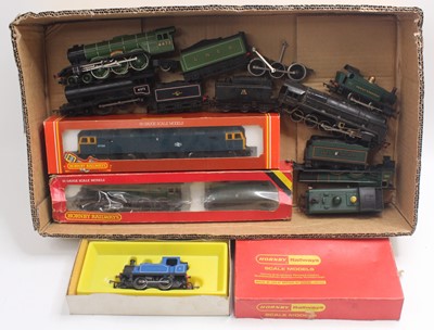 Lot 482 - A collection of 00 gauge locos to include an...