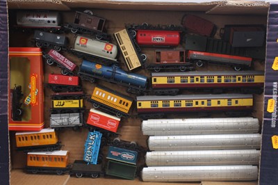 Lot 477 - A collection of 00 gauge coaches and wagons,...