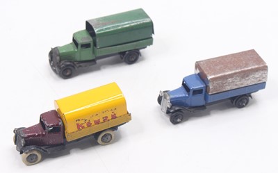 Lot 1431 - Dinky Toys group of 3 Covered Wagons 25Bs in...