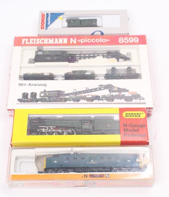 Lot 593 - A small collection on N gauge to include an...