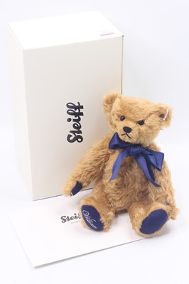 Lot 1842 - A Steiff limited edition Royal William Bear,...