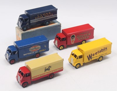 Lot 1517 - One tray containing a quantity of Dinky Toy...