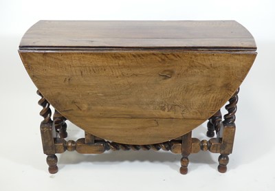 Lot 1438 - An early 18th century joined walnut gateleg...