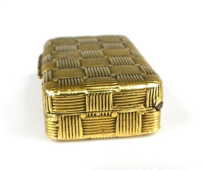 Lot 1231 - A George III 18ct yellow gold vinaigrette in...