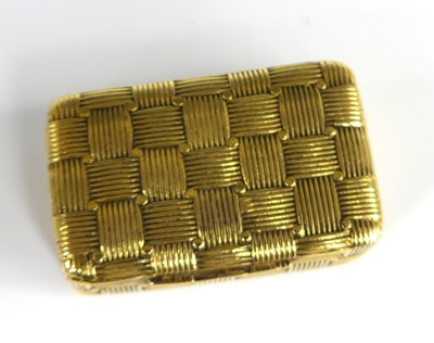 Lot 1231 - A George III 18ct yellow gold vinaigrette in...