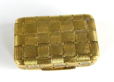 Lot 1231 - A George III 18ct yellow gold vinaigrette in...