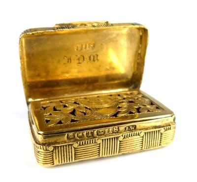 Lot 1231 - A George III 18ct yellow gold vinaigrette in...