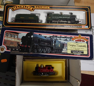 Lot 1503 - A collection of three various boxed 00 gauge...