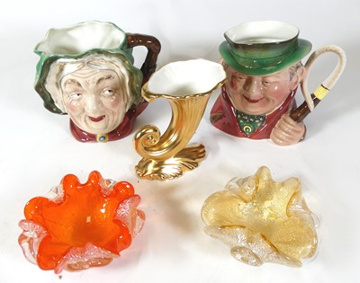 Lot 246 - A collection of ceramics and glass, to include...