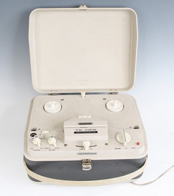 Lot 668 - A Grundig TK 400 U reel to reel quarter track...