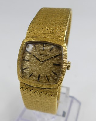 Lot 1213 - A lady's Vacheron & Constantin 18ct gold cased...