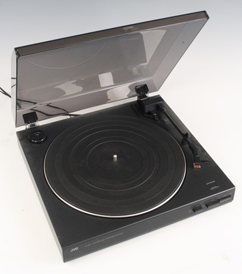 Lot 663 - A JVC AL-E31 Auto Retutn TurnTable System,...