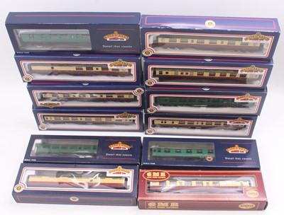 Lot 429 - Twelve 00 gauge coaches, mostly by Bachmann to...