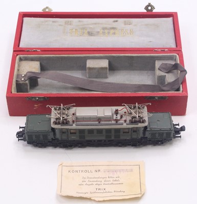 Lot 518 - Trix Twin HO 3-rail 20/60 green livery Class...