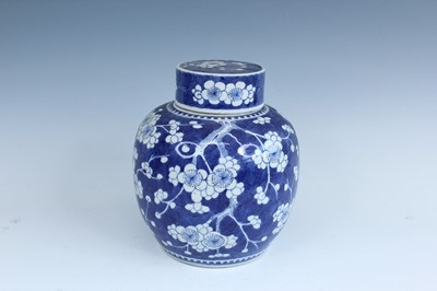Lot 2024 - A Chinese blue and white “cracked ice and...