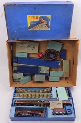 Lot 219 - A collection of Hornby Dublo to include an...