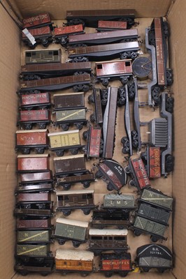 Lot 571 - One tray containing Trix Twin 00 gauge wagons...
